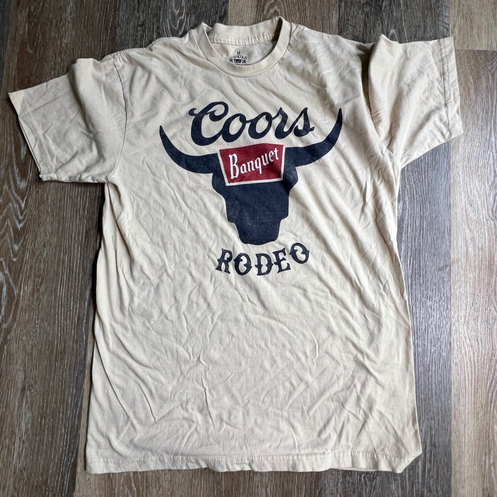 Coors Banquet Rodeo T-Shirt Mens Medium Tan Bull Graphic Short Sleeve Tee 3833